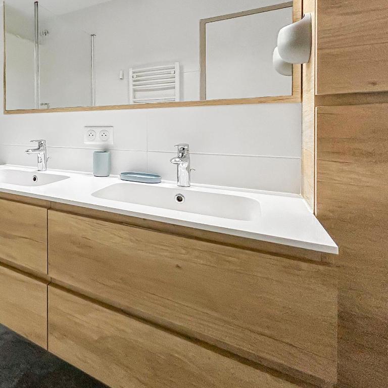 La forêt, T3 Design, Parking, Face à la Gare - Two-Bedroom Apartment - 19