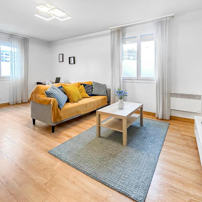La forêt, T3 Design, Parking, Face à la Gare - Two-Bedroom Apartment - 3
