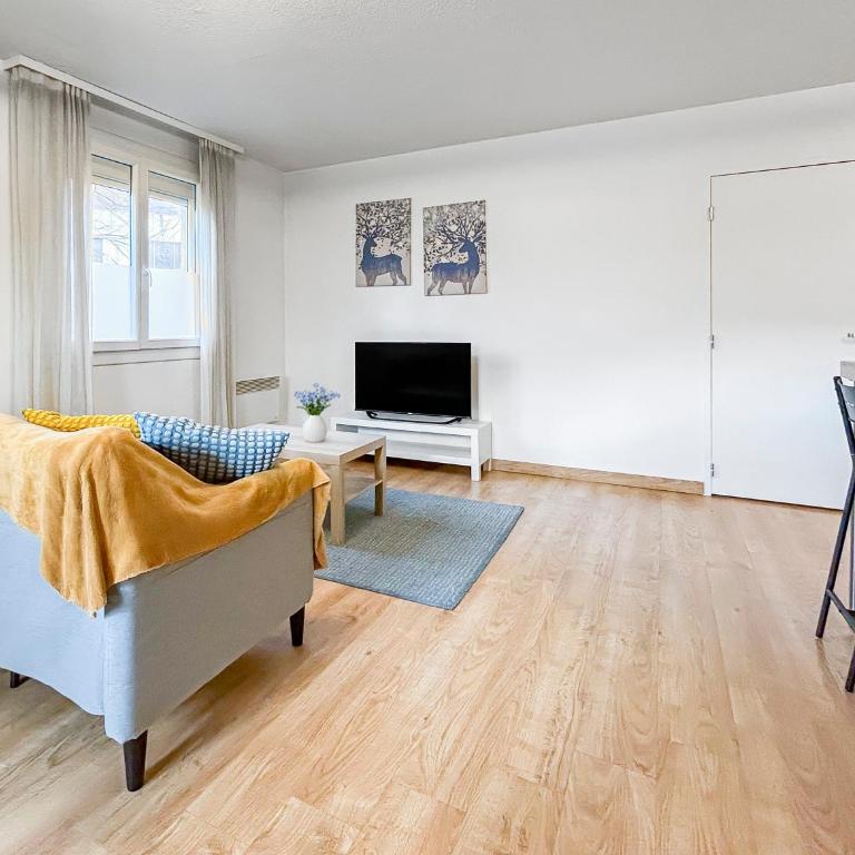 La forêt, T3 Design, Parking, Face à la Gare - Two-Bedroom Apartment - 4