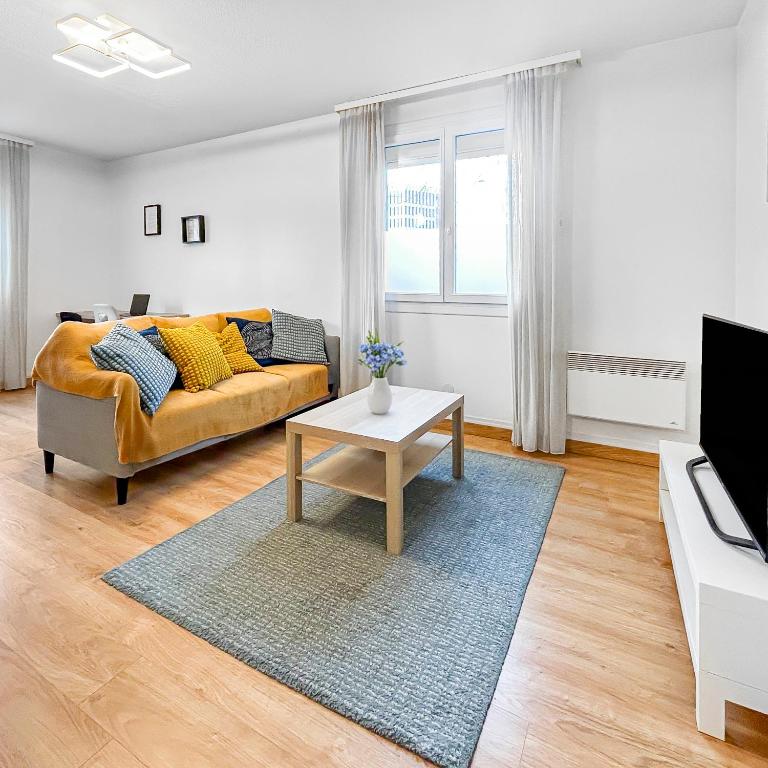 La forêt, T3 Design, Parking, Face à la Gare - Two-Bedroom Apartment - 6