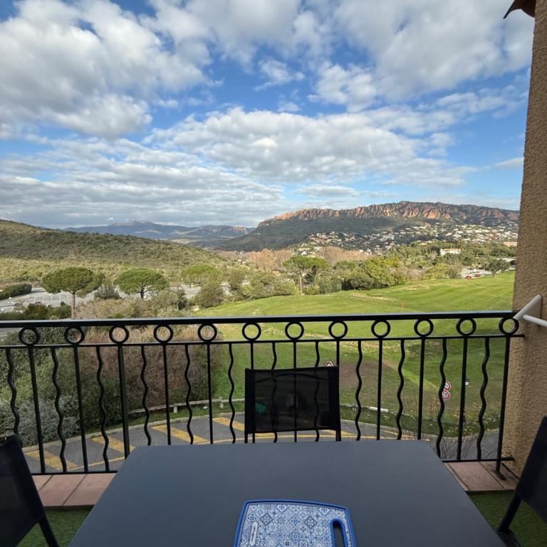 F2 VILLAGE CAP ESTEREL- Vue Montagnes et Golf- ÉQUIPEMENTS TOUT INCLUS - Apartment mit 1 Schlafzimmer und Balkon - 9