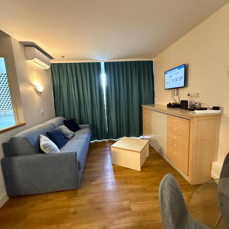 F2 VILLAGE CAP ESTEREL- Vue Montagnes et Golf- ÉQUIPEMENTS TOUT INCLUS - Apartment mit 1 Schlafzimmer und Balkon - 2