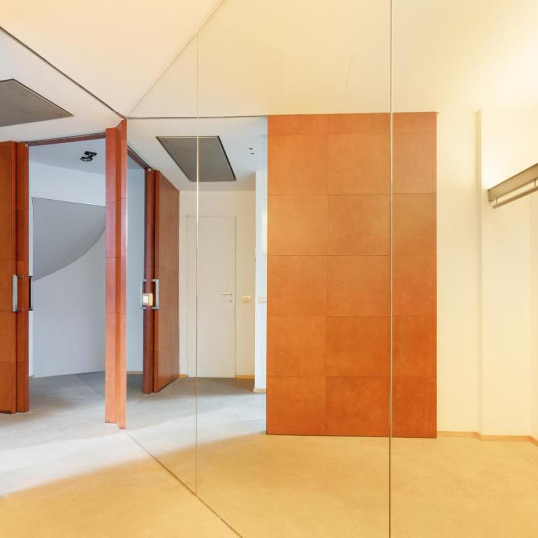 GuestHost - 500sqm luxury with Spa, Gym, Terrace, Game Room & Garage - Appartamento con 3 Camere da Letto - 84