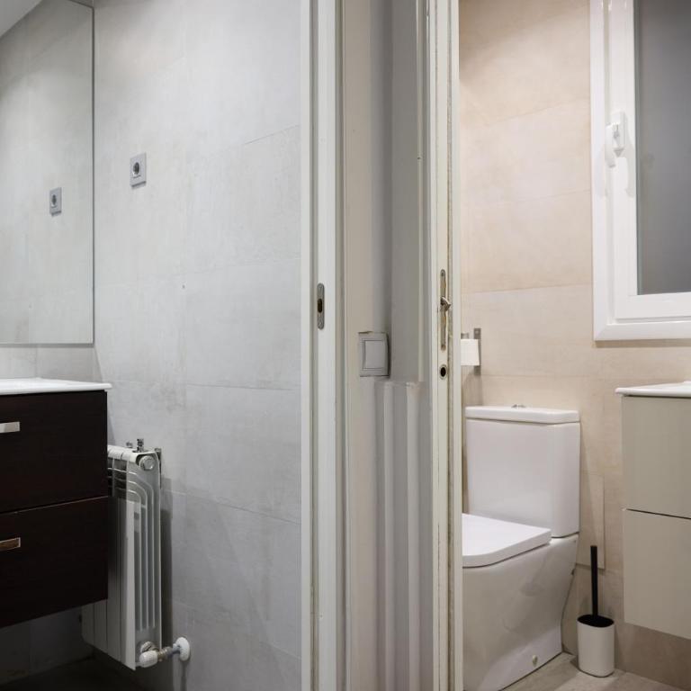 Apartamento en Calle Pez, Madrid - Two-Bedroom Apartment - 4