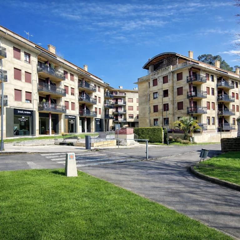 Apto Llanes Terraza y Garaje cerca Playa - Madora - Two-Bedroom Apartment - 2