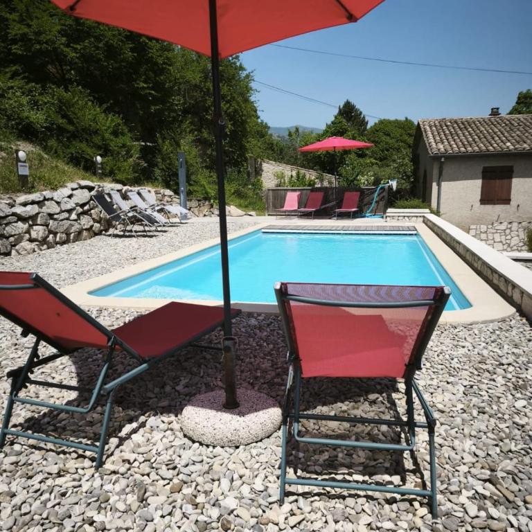 Gite de la Méouge, Domaine de la Méouge, piscine et accès direct rivière - Appartement 1 Chambre - Vue sur Piscine - 18