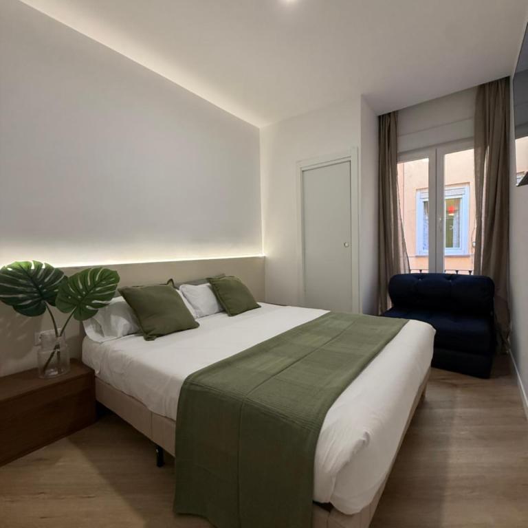 Calle de la Cruz habitaciones - Triple Room with Private Bathroom - 9