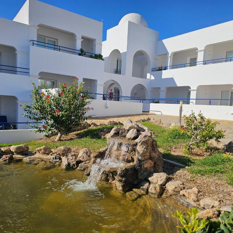 Hotel Puntazo II - Habitación con salón y terraza - 13