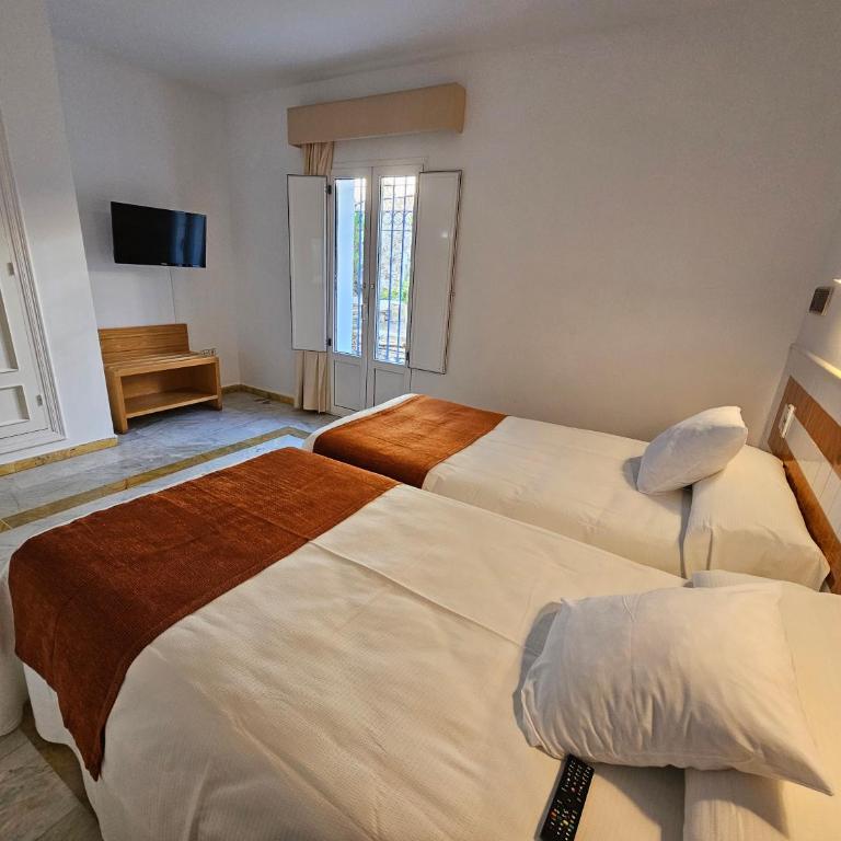 Hotel Puntazo II - Habitación con salón y terraza - 9