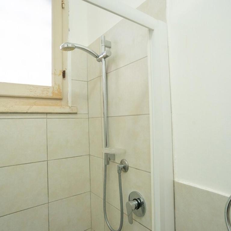 Trilocale con aria condizionata vicino al mare - Appartamento con 2 Camere da Letto e Balcone - 5
