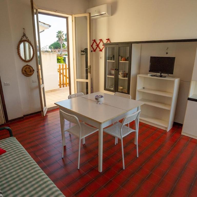 Trilocale con aria condizionata vicino al mare - Appartamento con 2 Camere da Letto e Balcone - 11