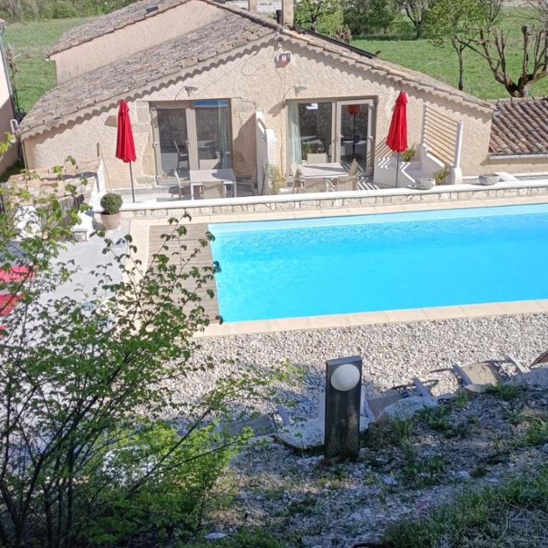 Gite de la Méouge, Domaine de la Méouge, piscine et accès direct rivière - Appartement 1 Chambre - Vue sur Piscine - 1