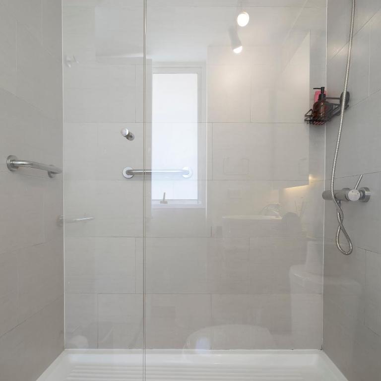 Depto a pasos del Parque Arauco con Piscina y Aire Acondicionado - Two-Bedroom Apartment - 32