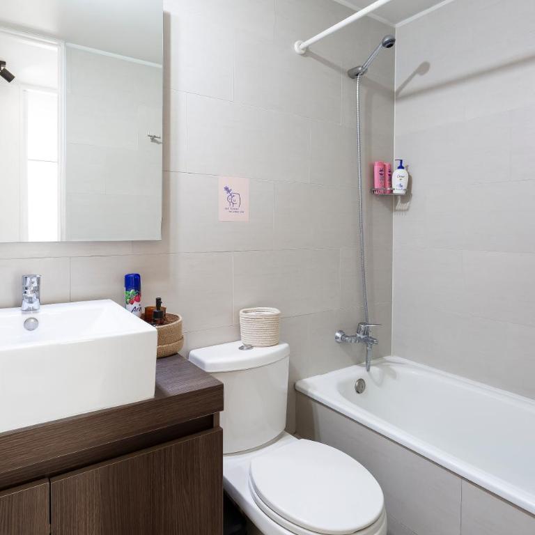 Depto a pasos del Parque Arauco con Piscina y Aire Acondicionado - Two-Bedroom Apartment - 33