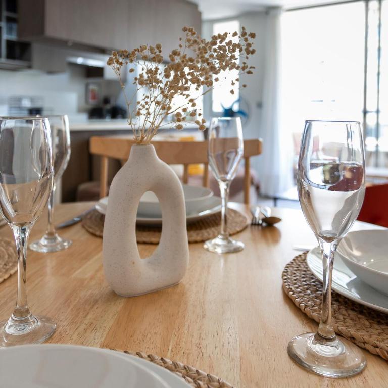 Depto a pasos del Parque Arauco con Piscina y Aire Acondicionado - Two-Bedroom Apartment - 8