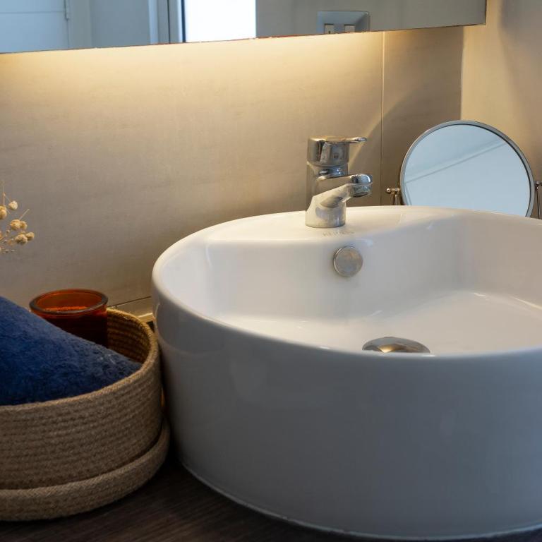 Depto a pasos del Parque Arauco con Piscina y Aire Acondicionado - Two-Bedroom Apartment - 30