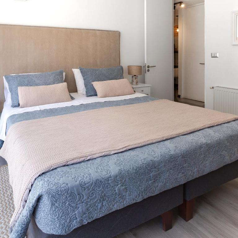 Depto a pasos del Parque Arauco con Piscina y Aire Acondicionado - Two-Bedroom Apartment - 23