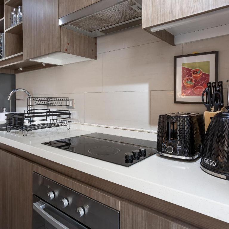 Depto a pasos del Parque Arauco con Piscina y Aire Acondicionado - Two-Bedroom Apartment - 20