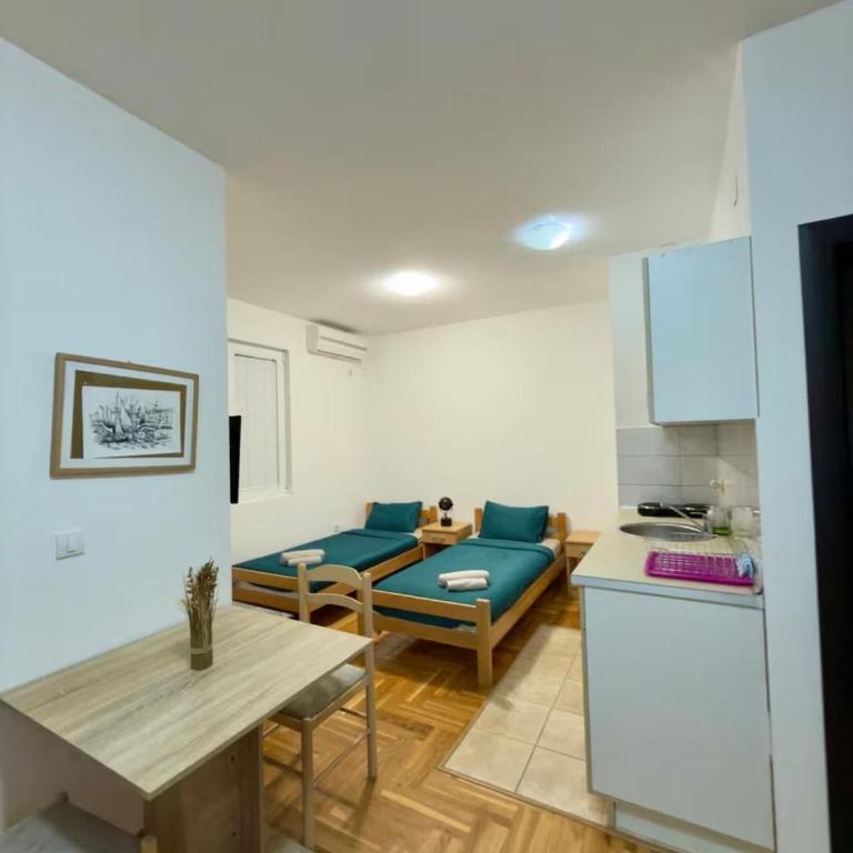 ADAIST Apartments Budva Free Parking & Balcony - Trokrevetna Soba - 6