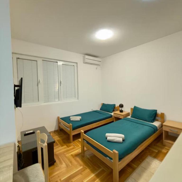 ADAIST Apartments Budva Free Parking & Balcony - Trokrevetna Soba - 8