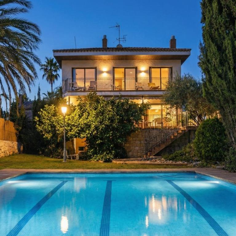 Villa Sitges El Ranch Amaizing Outdoor Areas Beaches at 5 minutes walk Sitges at 15 min drive AC Pool Jacuzzi & Garden XXL - Villa - 36
