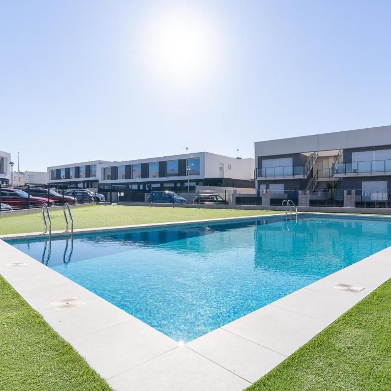 rentafive - Chalet - Piscina - Nuevo - Chalet - 1