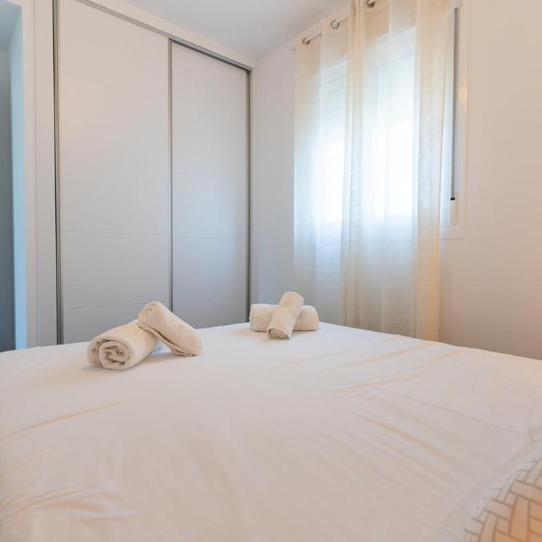 rentafive - Chalet - Piscina - Nuevo - Chalet - 28