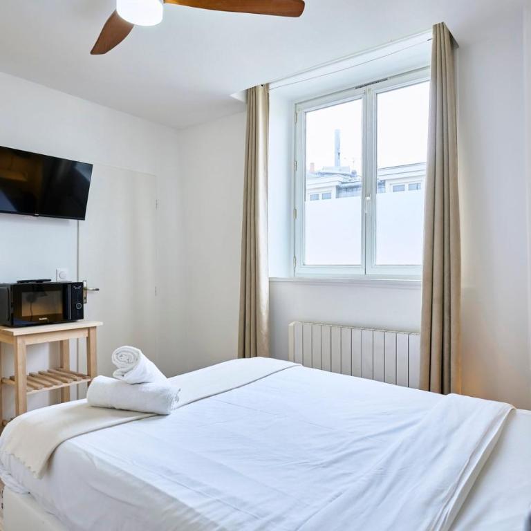 Equipped studio - near train stations - Apartment - 3