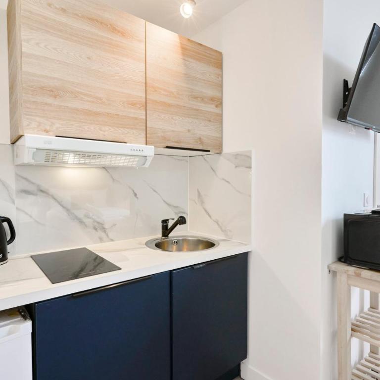 Equipped studio - near train stations - Apartment - 9