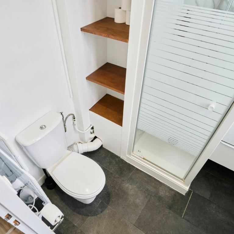 Equipped studio - near train stations - Apartment - 10