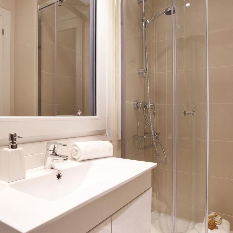 Enjoybcn Coliseum Apartments - Apartamento Deluxe - 22