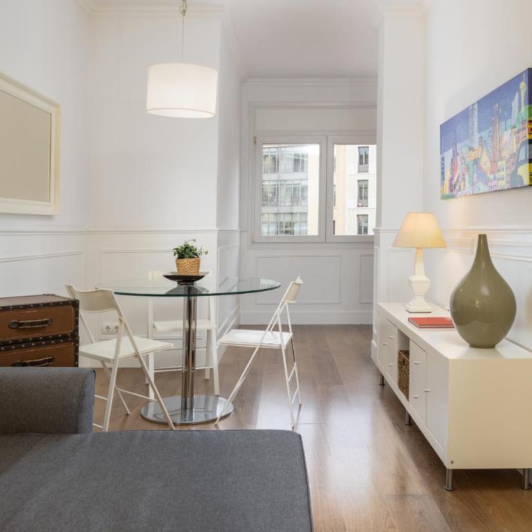 Enjoybcn Coliseum Apartments - Apartamento Deluxe - 12