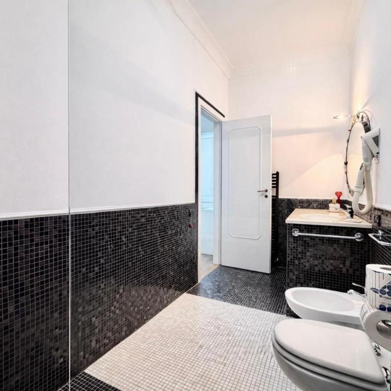 AMORE RENTALS - Casa Amore - Four-Bedroom Deluxe Apartment - 52