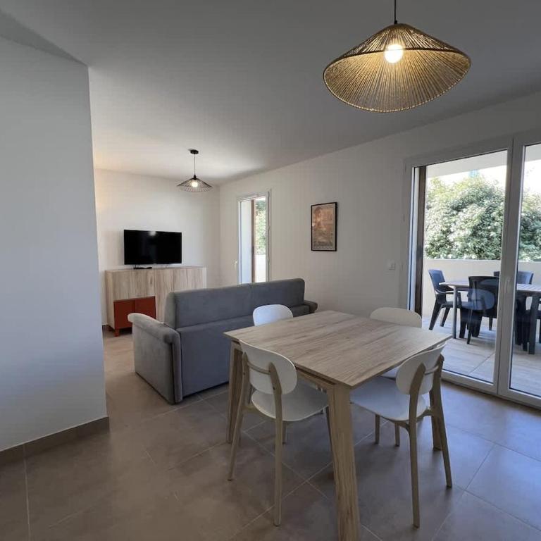 T2 with Terrace & Pool 300m from the Beach - Apartment - 7