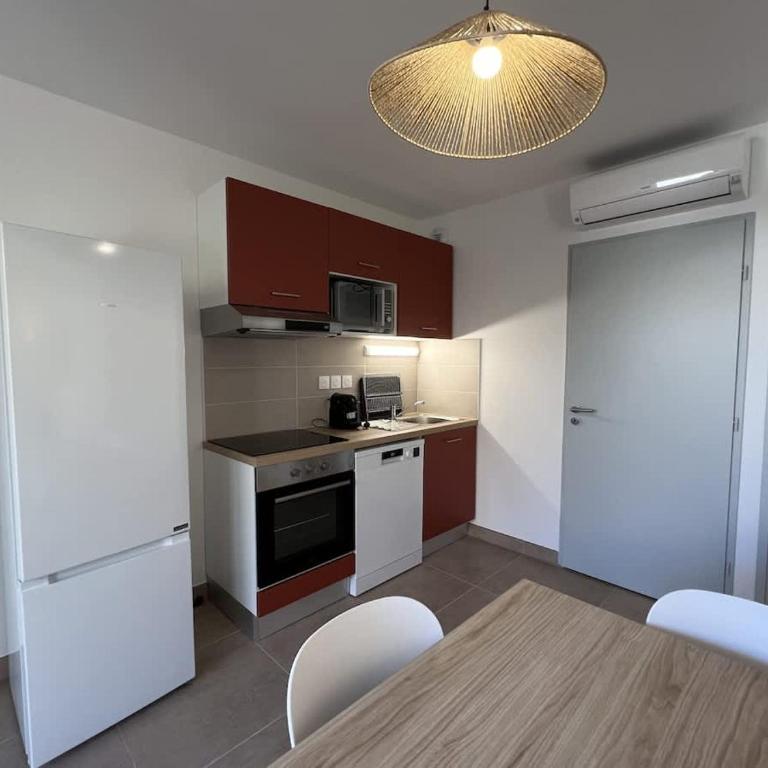 T2 with Terrace & Pool 300m from the Beach - Apartment - 8