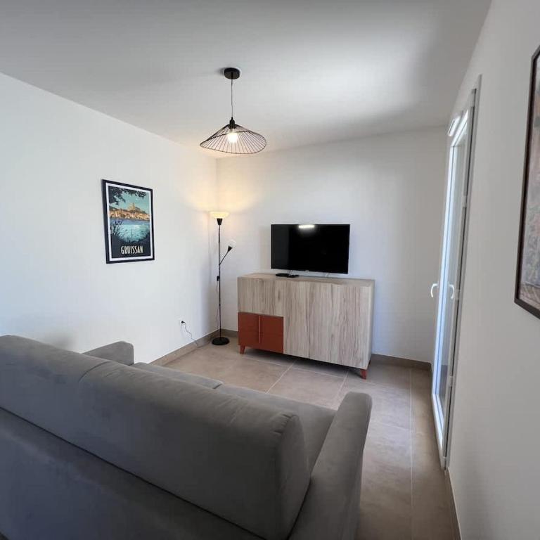 T2 with Terrace & Pool 300m from the Beach - Apartment - 11