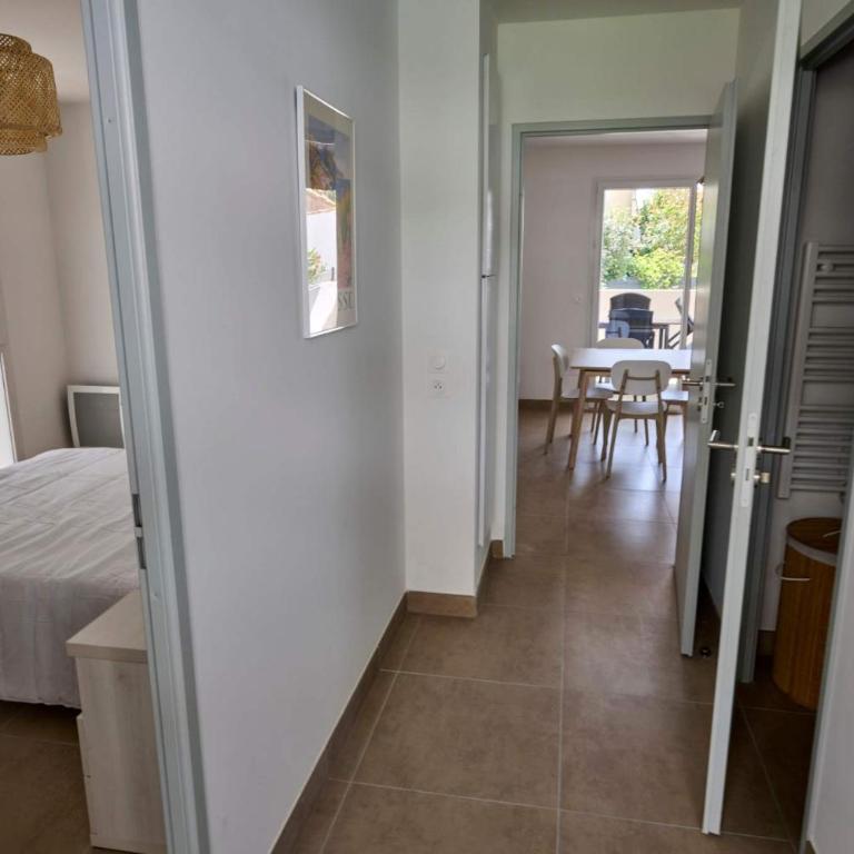 T2 with Terrace & Pool 300m from the Beach - Apartment - 12