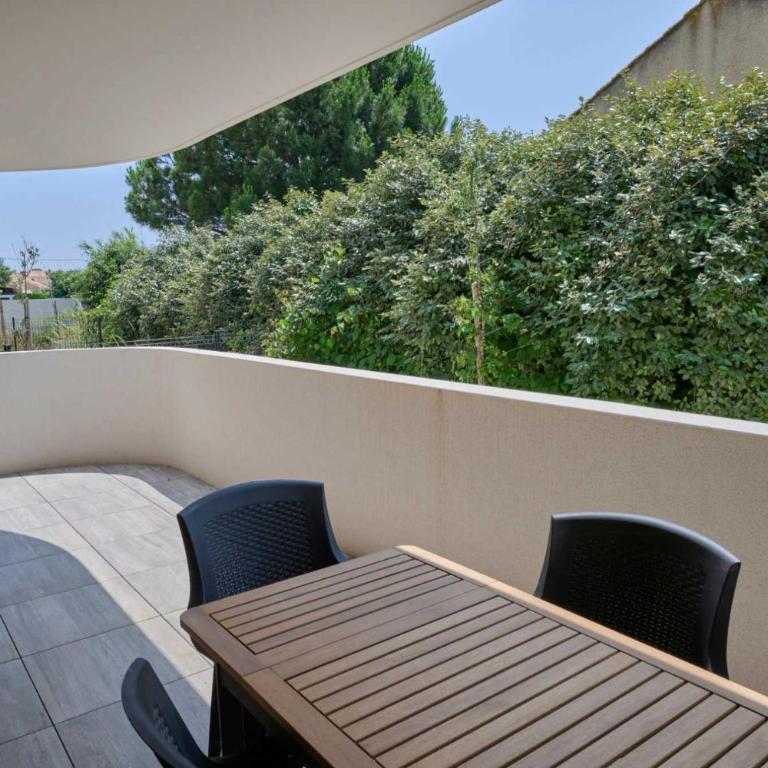 T2 with Terrace & Pool 300m from the Beach - Apartment - 13