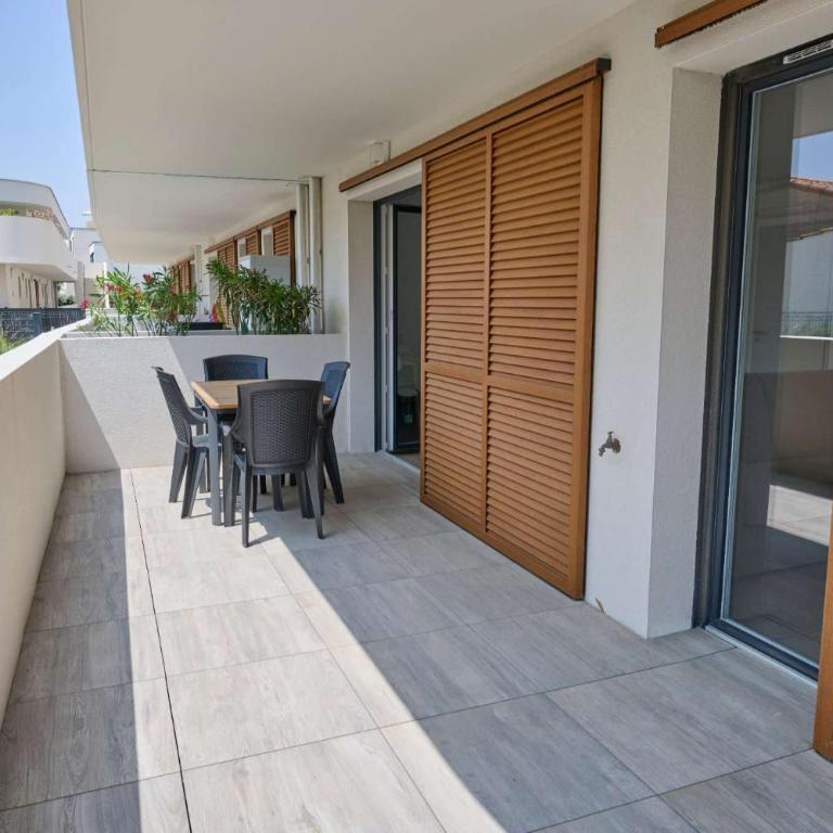 T2 with Terrace & Pool 300m from the Beach - Apartment - 14