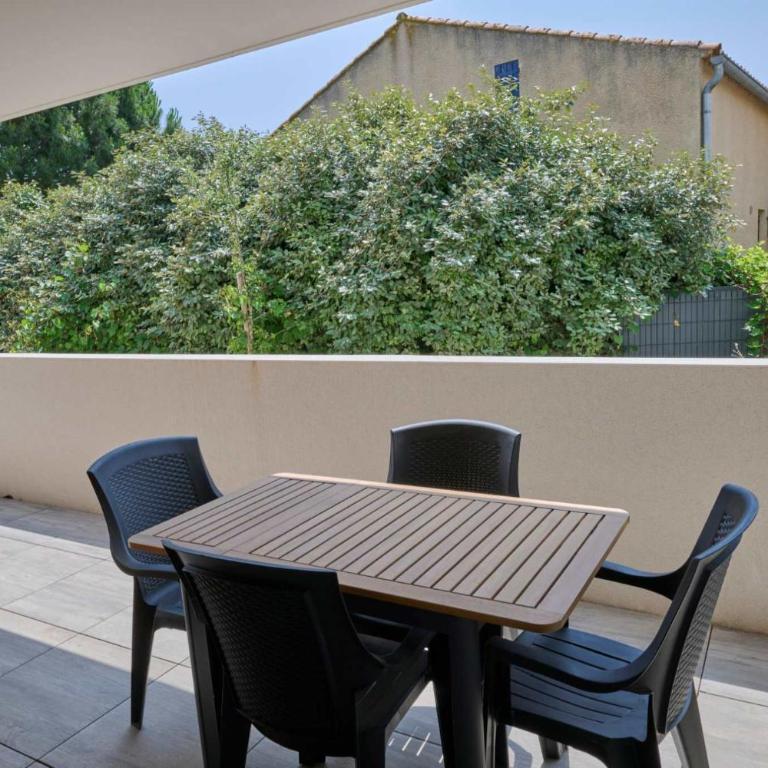 T2 with Terrace & Pool 300m from the Beach - Apartment - 15