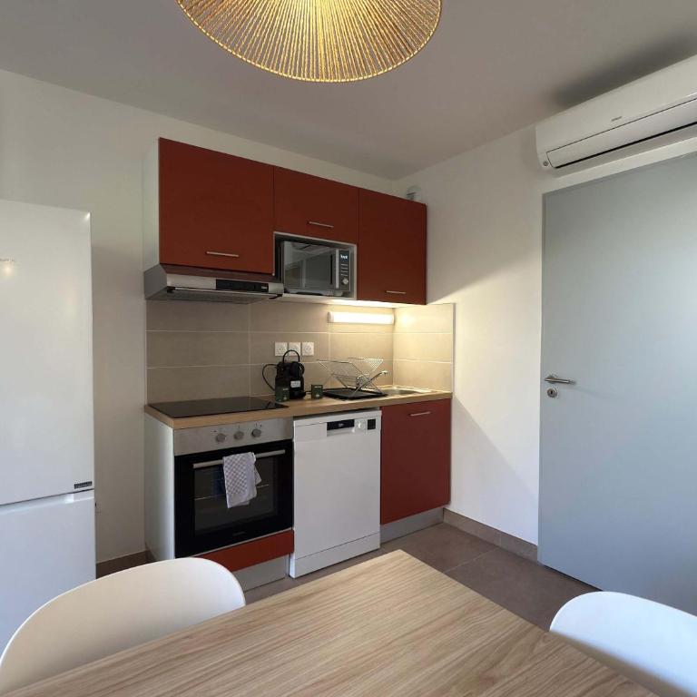T2 with Terrace & Pool 300m from the Beach - Apartment - 17