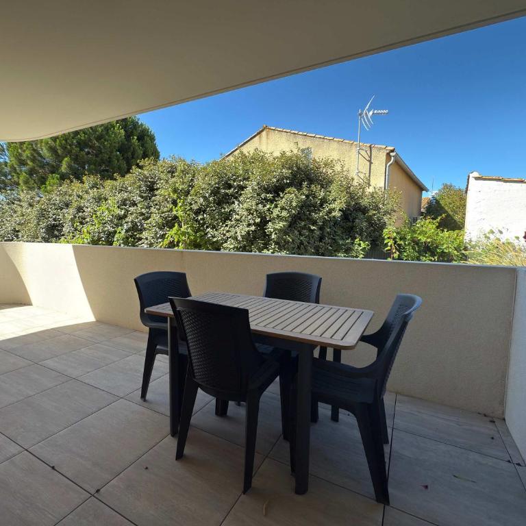 T2 with Terrace & Pool 300m from the Beach - Apartment - 20