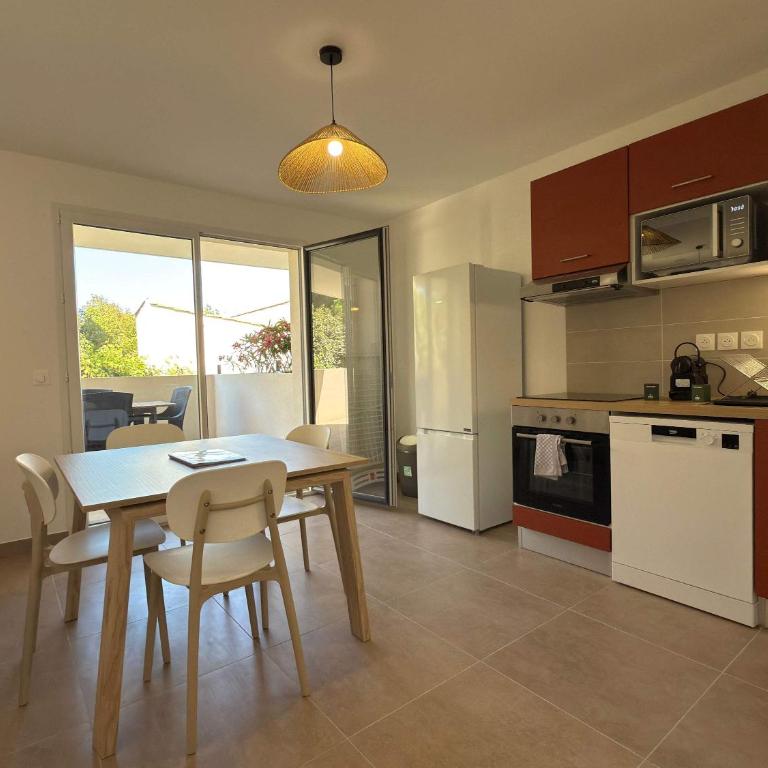 T2 with Terrace & Pool 300m from the Beach - Apartment - 25