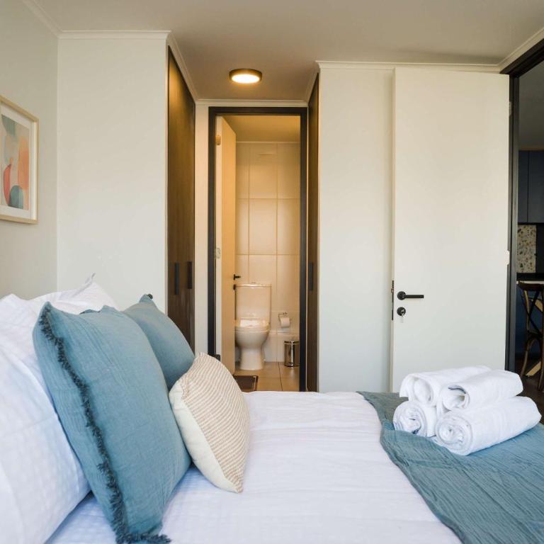 Stylish 2BR Getaway for 5 in Las Condes Oasis - Apartment - 10