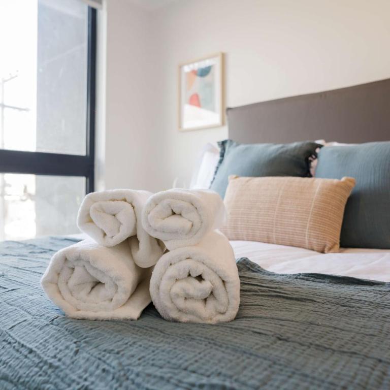 Stylish 2BR Getaway for 5 in Las Condes Oasis - Apartment - 18
