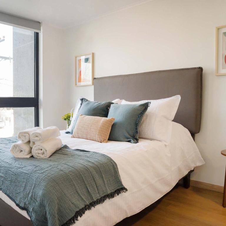 Stylish 2BR Getaway for 5 in Las Condes Oasis - Apartment - 20