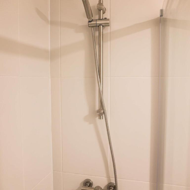 Stylish 2BR Getaway for 5 in Las Condes Oasis - Apartment - 25