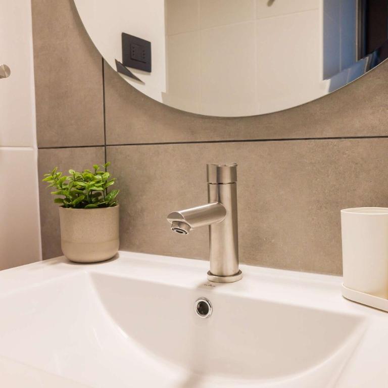 Stylish 2BR Getaway for 5 in Las Condes Oasis - Apartment - 30