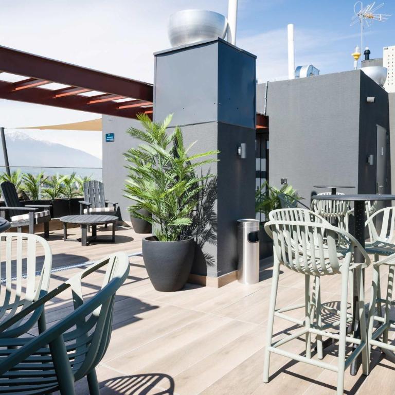 Stylish 2BR Getaway for 5 in Las Condes Oasis - Apartment - 34