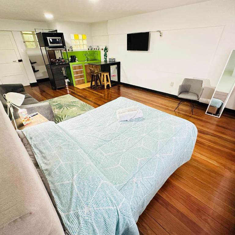 Skyline - Executive Suite - 8